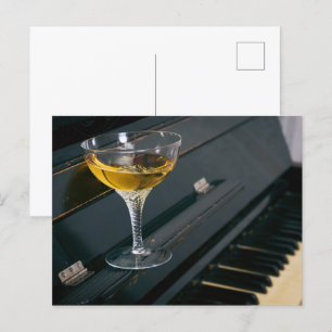 Piano mit Getränk Postkarte