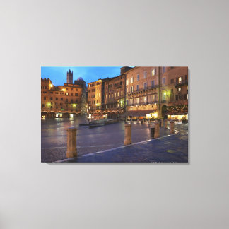 Piazza Del Campo bei Dämmerung, Siena. Leinwanddruck