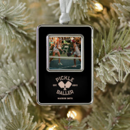 Pickle Baller Pickleball-Kollegialtypografie Rahmen-Ornament Silber