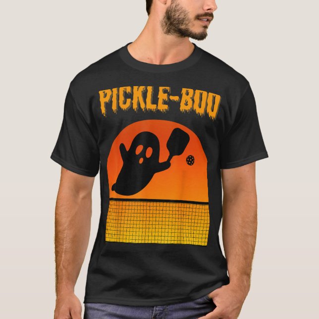 Pickle-Boo Ghost Playing Pickleball Halloween-Kost T-Shirt (Vorderseite)