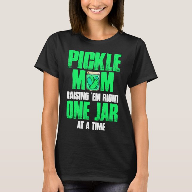 Pickle-Mama, die das Em mit einem Jar nach dem and T-Shirt (Vorderseite)