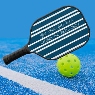 Pickle Power Pickleballer Spieler kraftvoll spiele Pickleball Schläger