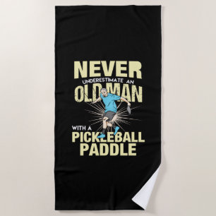 Pickleball - Alter Mann mit einem Pickleball-Schlä Strandtuch