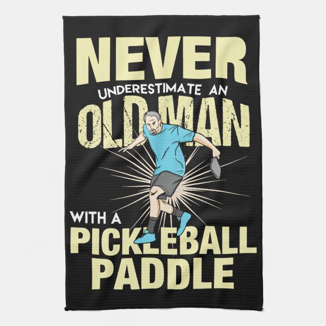 Pickleball - Alter Mann mit Pickleball-Paddel Geschirrtuch (Vertikal)