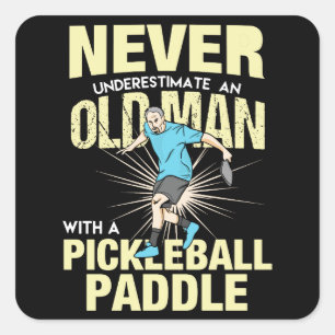 Pickleball - Alter Mann mit Pickleball-Paddel Quadratischer Aufkleber