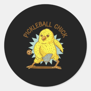 Pickleball Chick Funny Quote Hühnchen mit Paddel G Runder Aufkleber