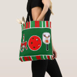 Pickleball Christmas Joy Santa Green und Red<br><div class="desc">Die Weihnachtsfreude ist in vielerlei Hinsicht geschrieben. Feiern Sie den Urlaub mit unserer tollen JOY Pickleball Weihnachtskollektion mit festlichen Designs, die perfekt für Pickleballe und Party-Planer sind! Diese Kollektion umfasst eine einzigartige Weihnachtsdekoration und Geschenke, von bunten pickleball-Ornamenten und Party-Zubehör zu T - Shirt, Trinkbehälter, Zuhause-Waren und Accessoires. Ob Sie ein...</div>