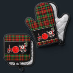 Pickleball Christmas Joy Santa Paddle Kariert Ofenhandschuh & Topflappen-Set<br><div class="desc">Die Weihnachtsfreude wird mit einem Bonbons, einem roten Pickleball und einem fröhlichen Weihnachtsmann mit einem Paddel geschrieben. Personalisieren Sie für Ihre Pickleball Court rec Liga Spieler, oder Ihren Lieblings-Pickleballer. Spaß pflückische Weihnachtsschmuck für sich selbst, für deinen pickleball liebenden Freund, Mama, Papa, Onkel, Tante, Bruder, Schwester, Nachbarin, Opa, Großmutter oder Arbeitsfreund,...</div>