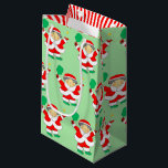 Pickleball Christmas Small Geschenktasche Kleine Geschenktüte<br><div class="desc">Creative Pickleball Weihnachtsgeschenk oder Gastgeschenk-Tasche mit niedlichem Mrs. Claus pickleball Spielmuster.</div>