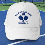 Pickleball Club Team New Zealand NZ Flag Custom Truckerkappe<br><div class="desc">Stand out on the pickleball court with this stylish hat featuring crossed pickleball paddles, the flag of New Zealand, and your custom text. Personalize it easily to include your club name, team name, city, or any wording of your choice. You can also change the font and paddle colors - just...</div>