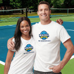 Pickleball Club Team Spieler Turnier Custom T-Sh T-Shirt<br><div class="desc">Zeigen Sie der Welt,  dass Sie pickleball spielen mit diesem T - Shirt mit einem blau-gelben Pickleball-Logo. Ideal für Pickleball Clubs,  Mannschaften,  als passende Turnierspiel-Shirts oder Alltagsmode.</div>