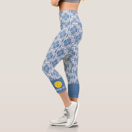 Pickleball-Design mit Blue Boho Chic Ikat-Muster Capri Leggings
