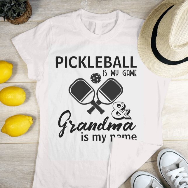Pickleball ist mein Game Oma ist mein Name T-Shirt (Von Creator hochgeladen)