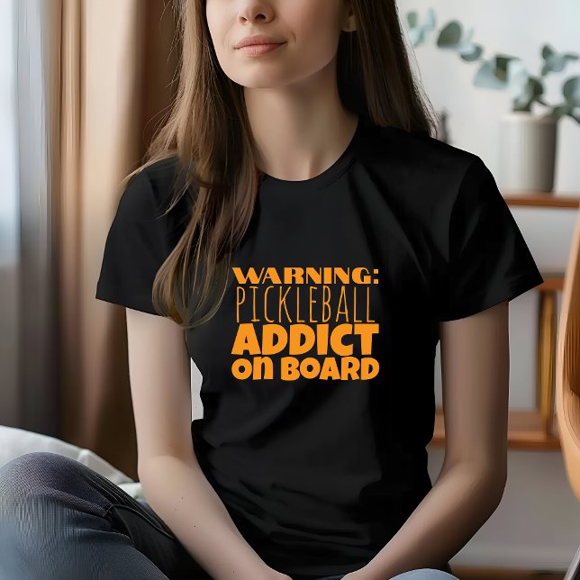 Pickleball Liebhaber amüsanter orangefarbener Slog T-Shirt (Von Creator hochgeladen)