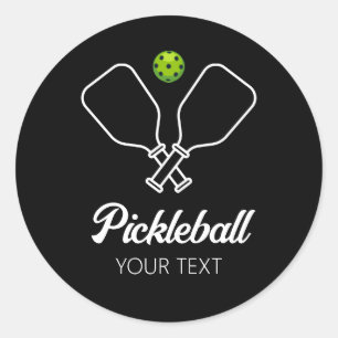 Pickleball mit Paddles und Ball Personalisiert Runder Aufkleber