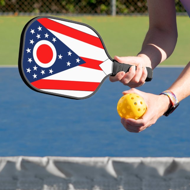 Pickleball Paddle unter der Flagge von Ohio, USA (InSitu)