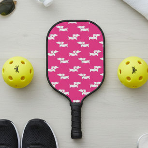 Pickleball Playing Dackel Mama Rosa Schläger