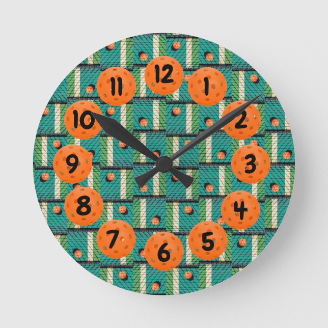 Pickleball spielen, bis die Lichter auf der Straße Runde Wanduhr (Vorderseite)