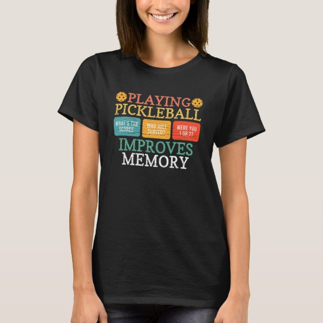 Pickleball spielen verbessert das Memory Picklebal T-Shirt (Vorderseite)