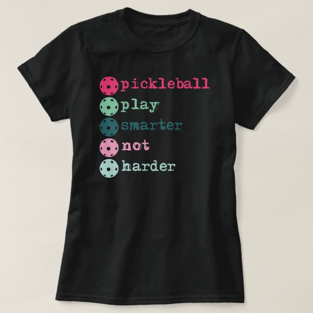 Pickleball spielt klüger und nicht schwerer T-Shirt (Design vorne)