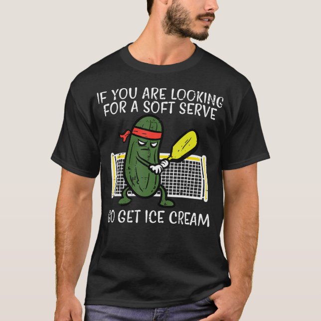 Pickleball sucht Soft Serve Eiscreme T-Shirt (Vorderseite)
