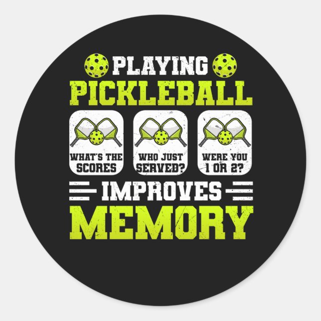 Pickleball verbessert den Speicher, was seine Leis Runder Aufkleber (Vorderseite)