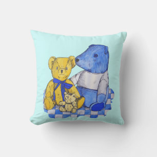 Picknicktuch aus blauem Karo mit drei alten Teddyc Kissen