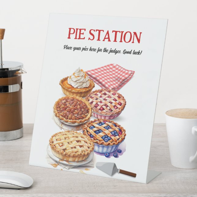 Pie Sharing Night Party Sockelschild (In Situ)