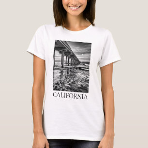 Pier in B&W bei Morgendämmerung, Kalifornien T-Shirt