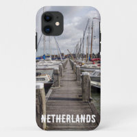 Pier mit Booten und Yachten in Marken Niederlande