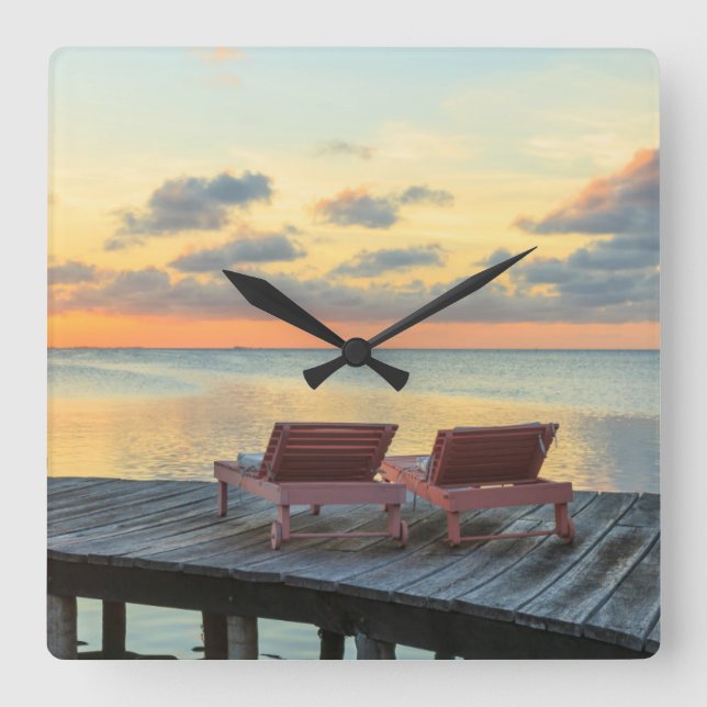 Pier mit Meerblick, Belize Quadratische Wanduhr (Vorderseite)