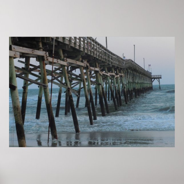 Pier und Waves = Eicheninsel, NC Poster (Vorne)