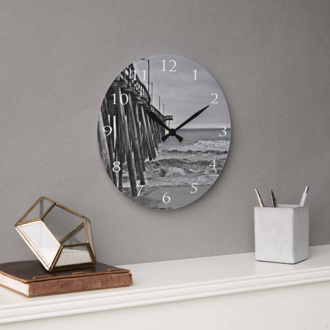 Pier von Shirley Taylor Große Wanduhr (Büro)