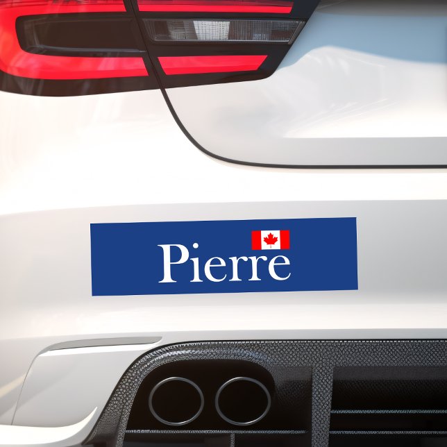 Pierre Poilievre mit Offizieller kanadischer Flagg Autoaufkleber (Von Creator hochgeladen)