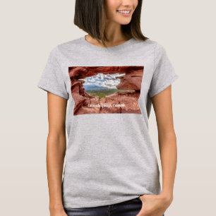 Pikes führen durch den T - Shirt an der Rockloch