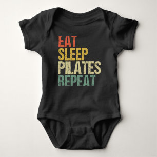 Pilates essen Schlaf Wiederholung Vintag Baby Strampler