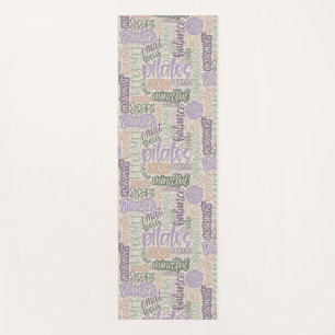 Pilates Lingo-Sage Lilac Handletter-Wortcollage Yogamatte