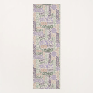 Pilates Lingo-Sage Lilac Handletter-Wortcollage Yogamatte
