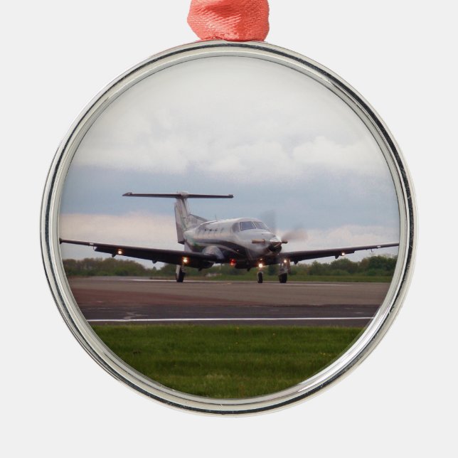 Pilatus PC 12 Silbernes Ornament (Vorne)