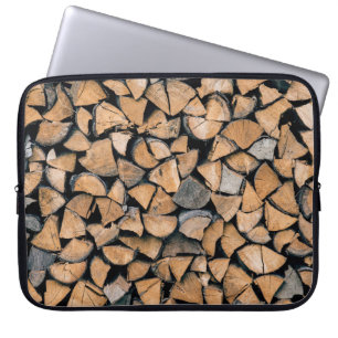 Pile aus braunem Brennholz Laptopschutzhülle