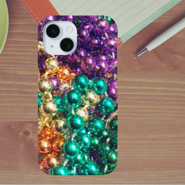 Pile von Mardi Gras Beads Sparkling im Licht Case-Mate iPhone Hülle (Von Creator hochgeladen)