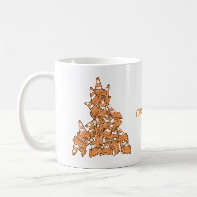 Pile von orangefarbenen Straßenkegel Kaffeetasse (Links)