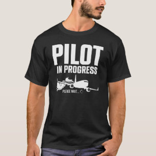 Pilot im Gange Bitte warten Flugzeug-Cockpi laden T-Shirt