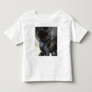 Pilot sitzt in seinem A-10 Thunderbolt II Kleinkind T-shirt