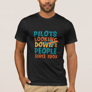 Piloten, die auf Menschen schauen  T-Shirt
