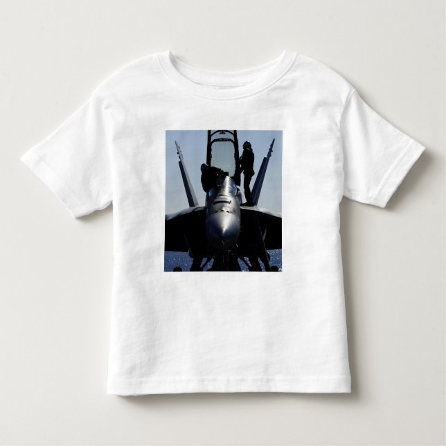 Piloten führen eine Vorflugkontrolle durch Kleinkind T-shirt (Vorderseite)