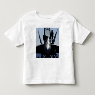 Piloten leitet eine Inspektion vor dem Flug Kleinkind T-shirt