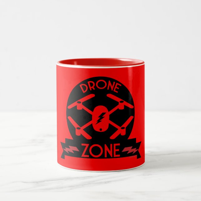 Pilotprogramm für Hobby Drone Zweifarbige Tasse (Mittel)