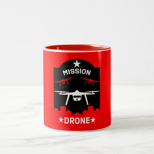 Pilotprogramm für Hobby Drone Zweifarbige Tasse (Mittel)