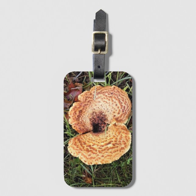 Pilz im Wald Gepäckanhänger (Vorderseite Vertikal)